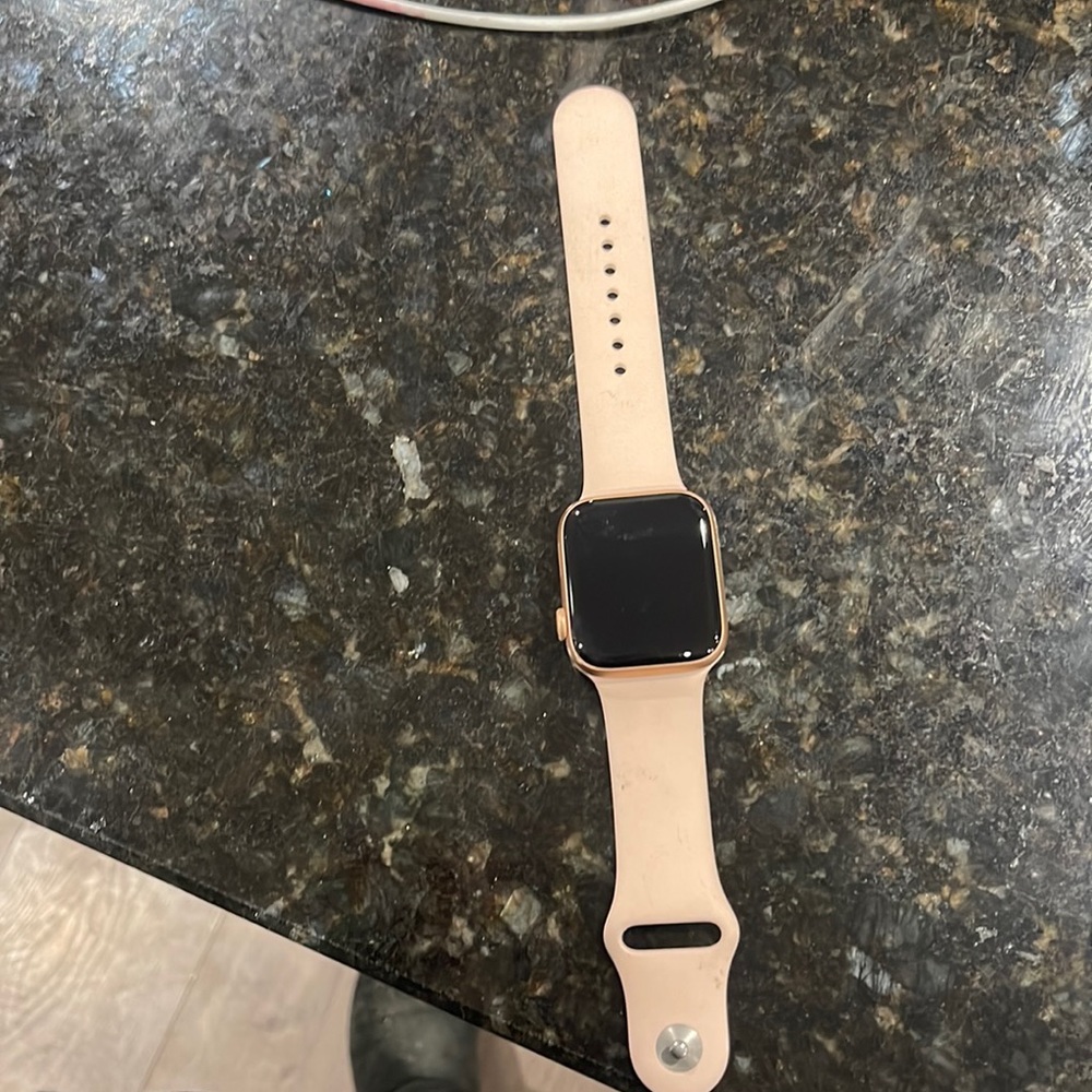 5 rose gold Apple Watch